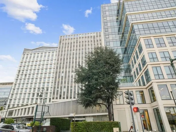 Bureau 670 m²