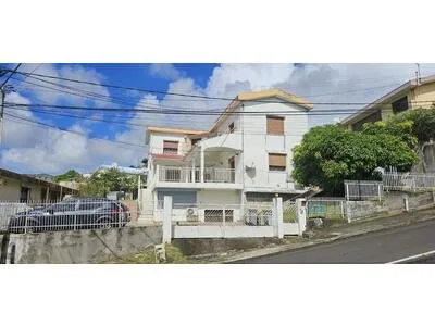 Immeuble de Trois Appartements
