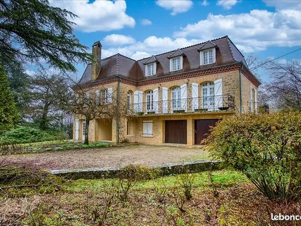 Maison 11 pièces 231 m²