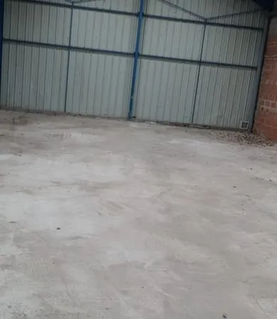 Location local pour stockage : 150 m2