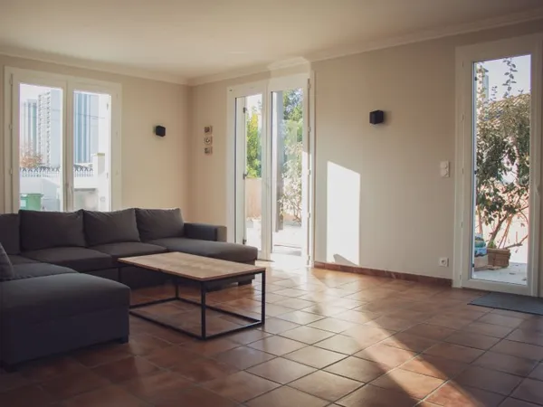 Loue chambre dans une maison en colocation