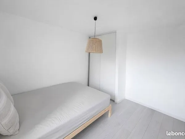 Chambre privée dans appartement refait à neuf et proche commodités