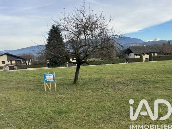 Terrain 700 m²