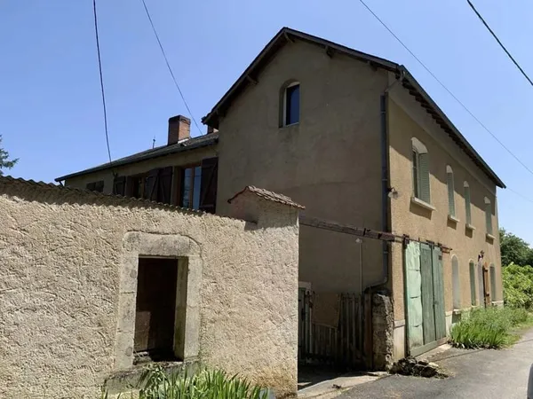 A vendre à Saint-Gaultier Grande maison à l'abri des regard