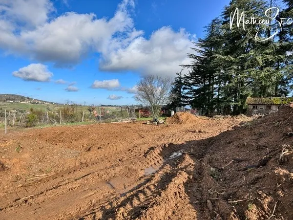 Jolie terrain avec vue pour accueillir tous vos projets de vie !