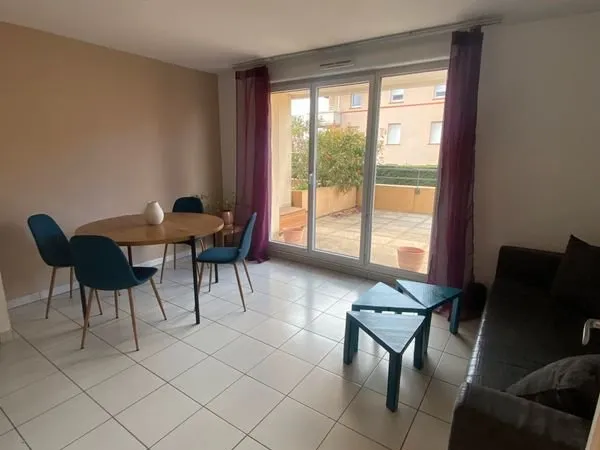 Appartement T2 + terrasse + 2 places de parking