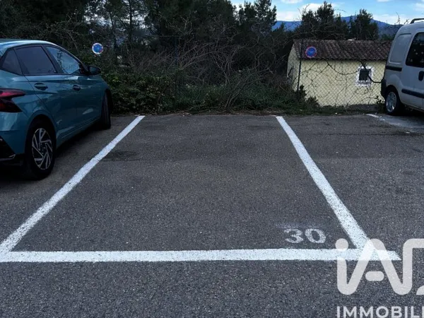 Parking 12 m²