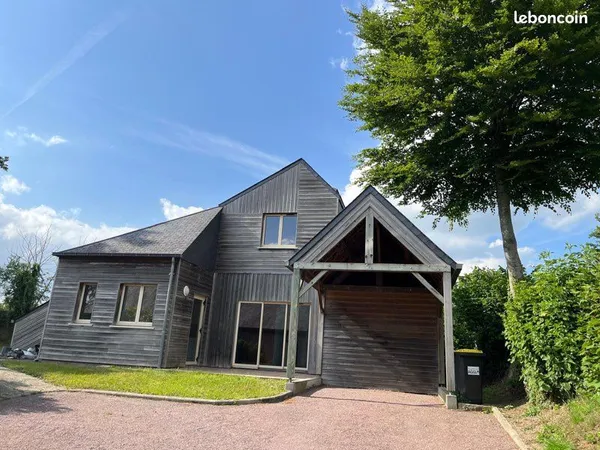 Loue maison en bois, domaine privé
