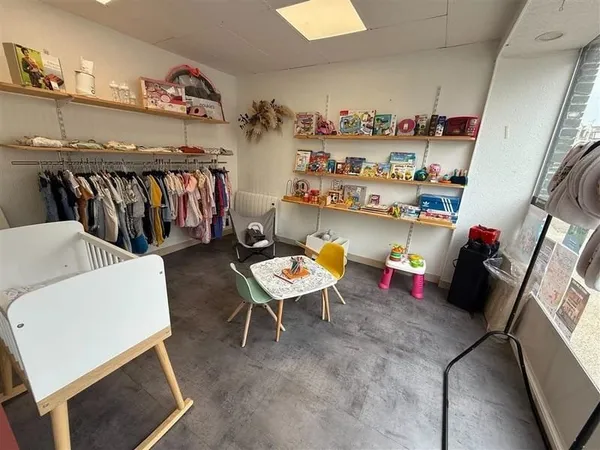 Commerce Vente Armaillé  76m² 80750€