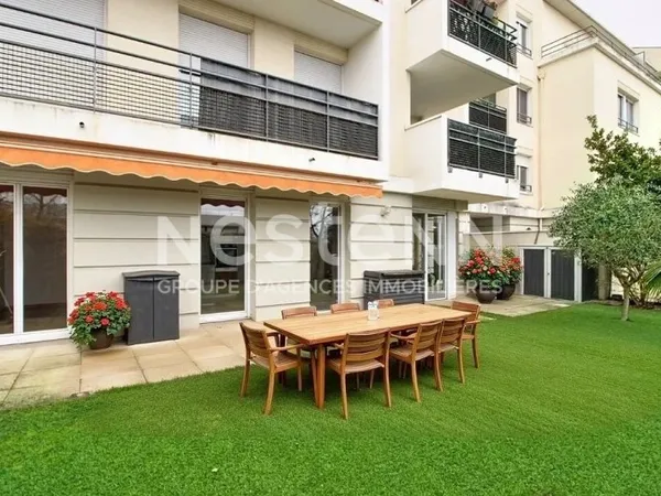 Appartement en rez de jardin 4 pièces 3 chambres avec cave et garage - 69500 BRON