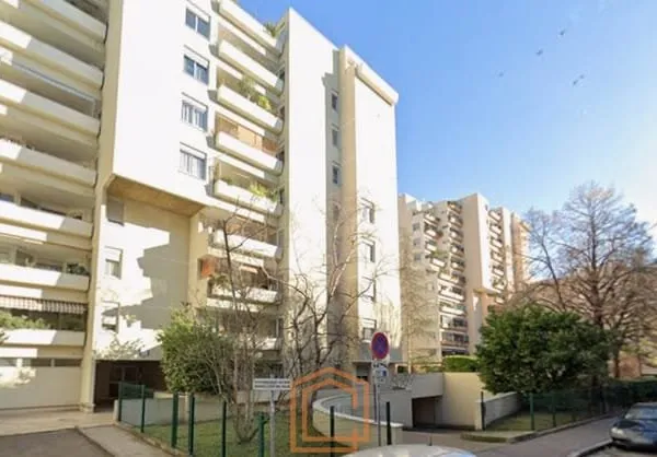 PARKING SOUS SOL - RESIDENCE SECURISEE