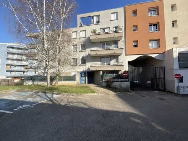 Pour investissement sur L'Isle D'Abeau, appartement T4 LOUÉ + garage
