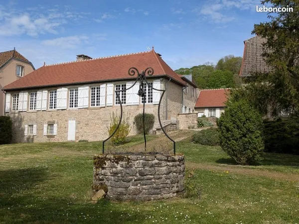 Maison 8 pièces 235 m²