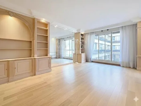 Vends T4 - 72.13m² - Paris 8Ème
