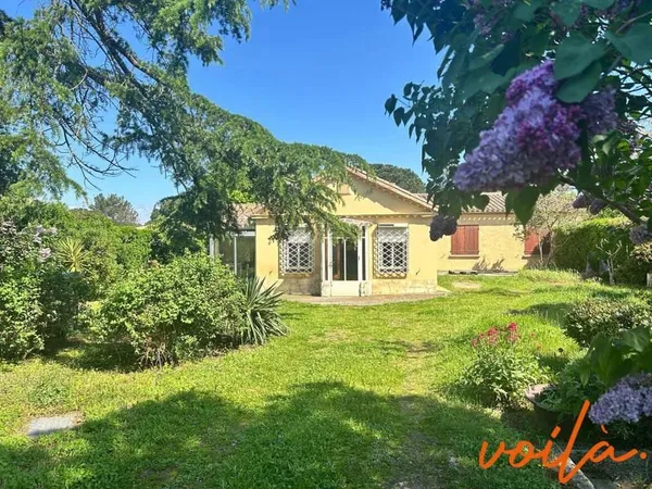 REF : PAVILLON - CARCASSONNE BOIS DE SERRES - Maison PLAIN PIED 2 ch. (poss 3) , garage, jardin
