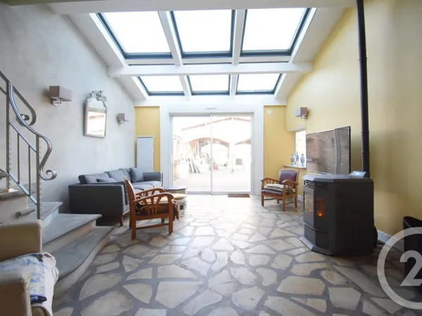 Maison 7 pièces 256 m²