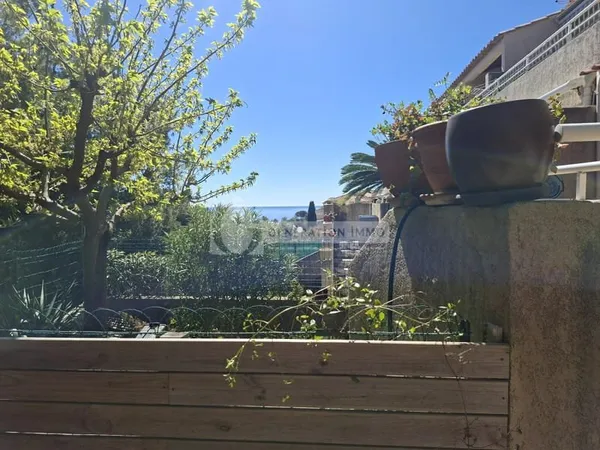 Charmant Studio avec terrasse et jardin en Résidence avec piscine et parking