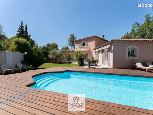 Propriété 6 pièces 180 m²