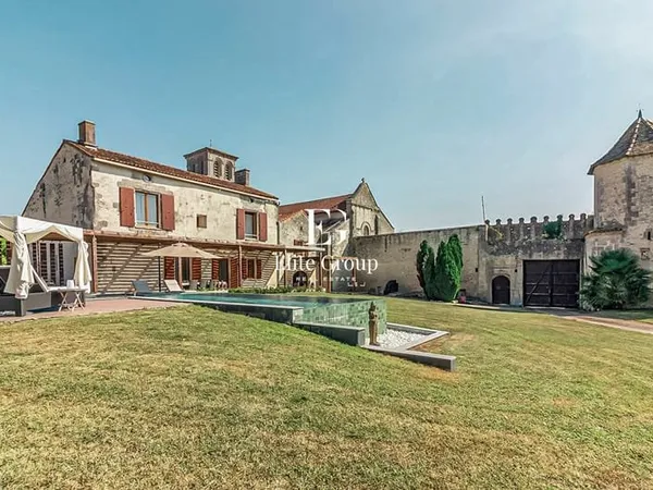 A VENDRE MAGNIFIQUE MAISON DE CARACTÈRE PROCHE DE SEGONZAC - 7 PIÈCES - 360 M²