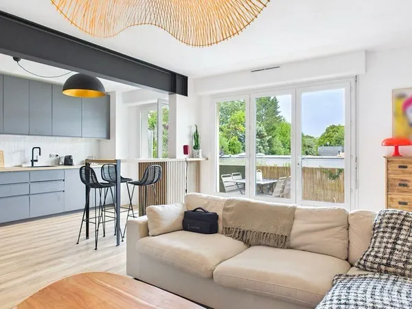 Appartement 3 pièces rénové - 81 m2 - Parking & Balcon - La Rochelle