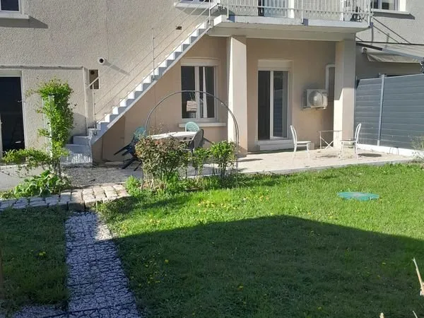 Vend immeuble bordure riviere