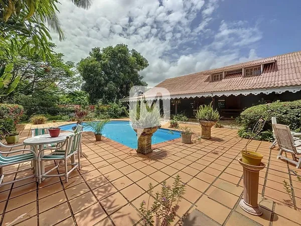 Dpt Guyane (973), à vendre REMIRE MONTJOLY maison T6+ studio de 30 m² avec piscine