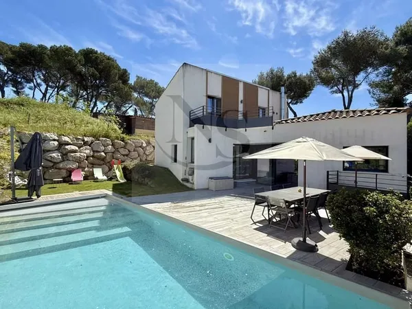 AIX-EN-PROVENCE SUD / VILLA D'ARCHITECTE MODERNE AUX PORTES D'AIX-EN-PROVENCE