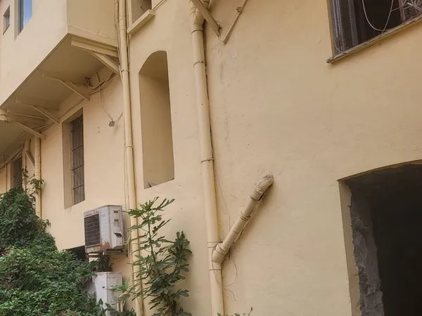 Centre AJACCIO. Locaux à aménager en 3 logements