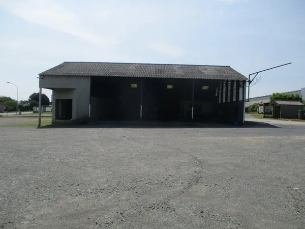 Local industriel 400 m²