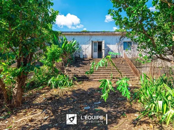 Bas de Saint François, maison à rénover sur terrain construc