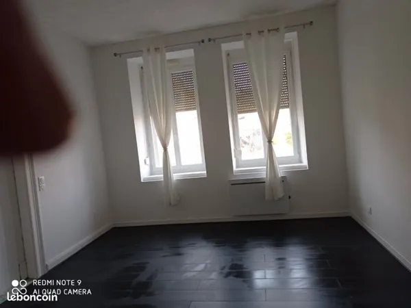 Loue un grand F2 de 70m2 dans maison