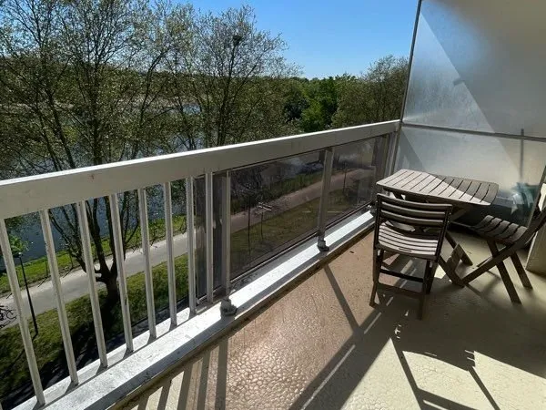Grand appartement avec balcon magnifique vue bords de Loire