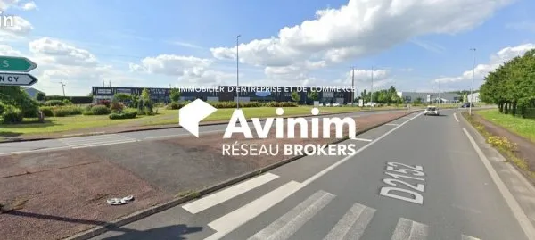 Local 1400 m² Tavers