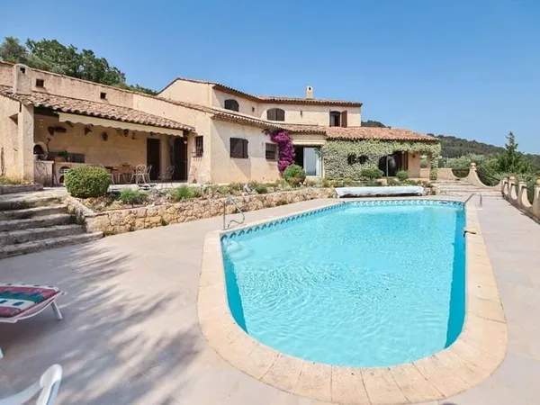 Villa 5 pièces 265 m²