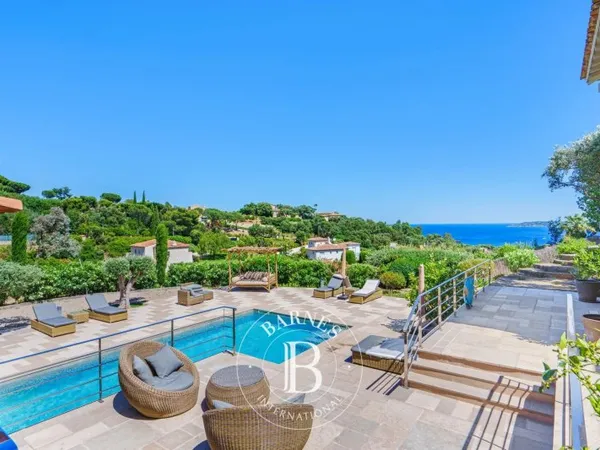 SAINTE MAXIME- DOMAINE CLOS - VILLA VUE MER