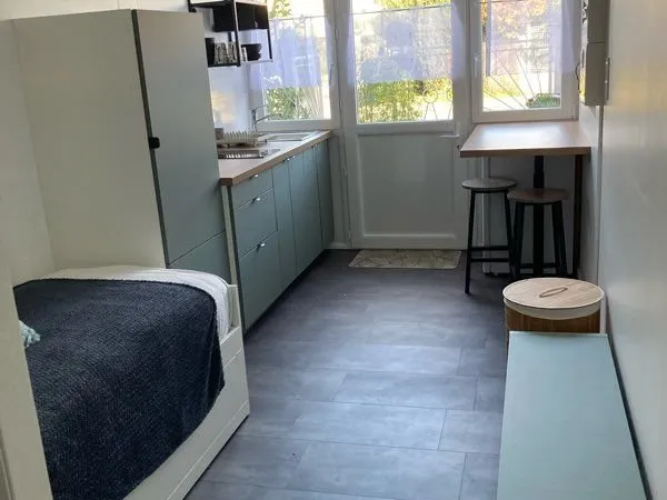 Petit studio meublé TOUTES CHARGES comprises