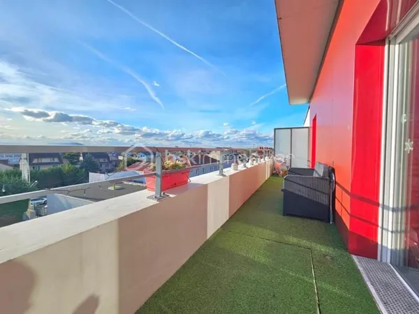 Appartement dernier étage F2 44m² terrasse 14m² SUD parking DPE C