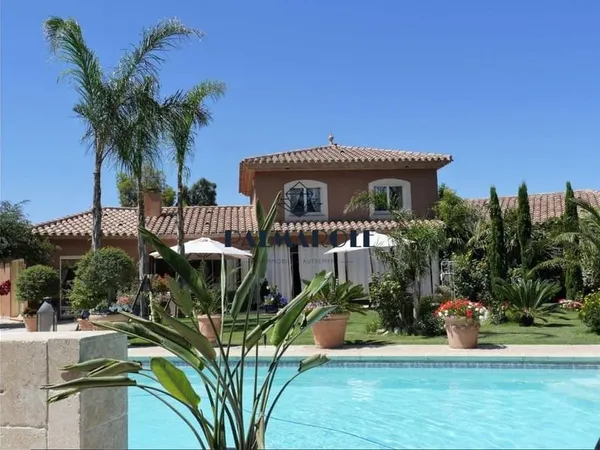 PROCHE PERPIGNAN : SPLENDIDE VILLA D'ARCHITECTE SUR PARCELLE PAY