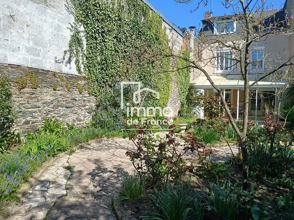 ANGERS LAFAYETTE:MAISON DES ANNEES 30 AVEC JARDIN ET GARAGE