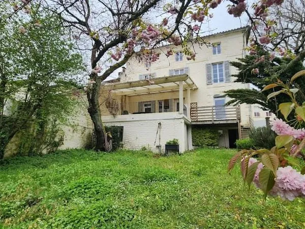 Maison 6 pièces 322 m²