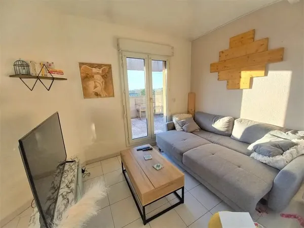 Studio vide - Aix en Provence - avec parking et grande terrasse