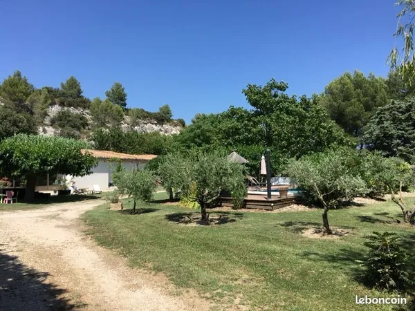 Propriété de charme avec revenus locatifs - 6 chambres, piscine, terrain 3800 m²