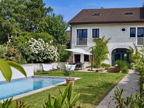 Maison de charme de plus de 300 m2 - Piscine chauffée