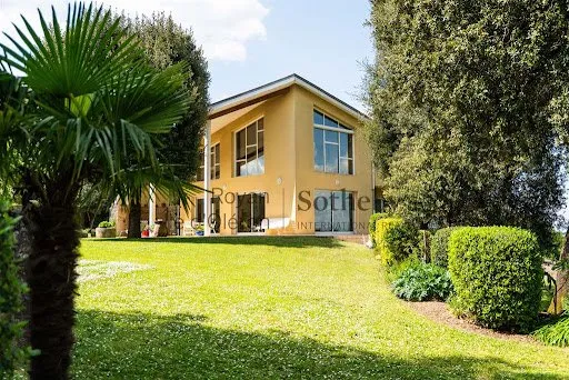 Maison 7 pièces 311 m²
