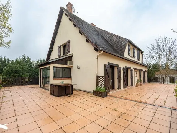 Maison 7 pièces 327 m²