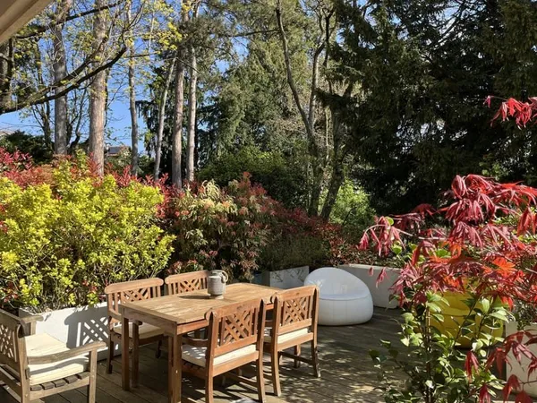 CALUIRE - APPARTEMENT 94 m2 - TERRASSE - JARDIN - GARAGE