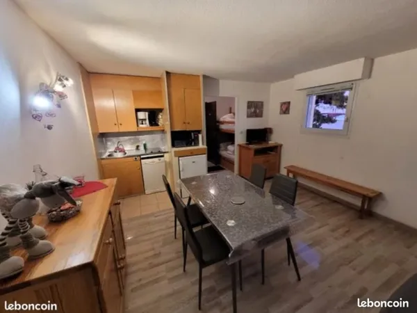 Studio cabine avec vus sur le Four Solaire