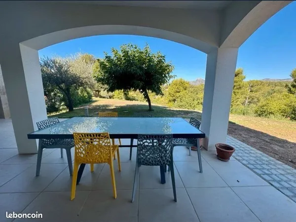T3 Meublé Gemenos dans bas de Villa