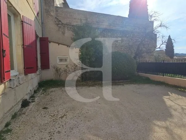 Maison bourgeoise avec terrain attenant à vendre à Valréas.