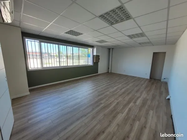 Bureaux rénovés 130 m² - Lons / Pau - Parking privatif - Plain-pied